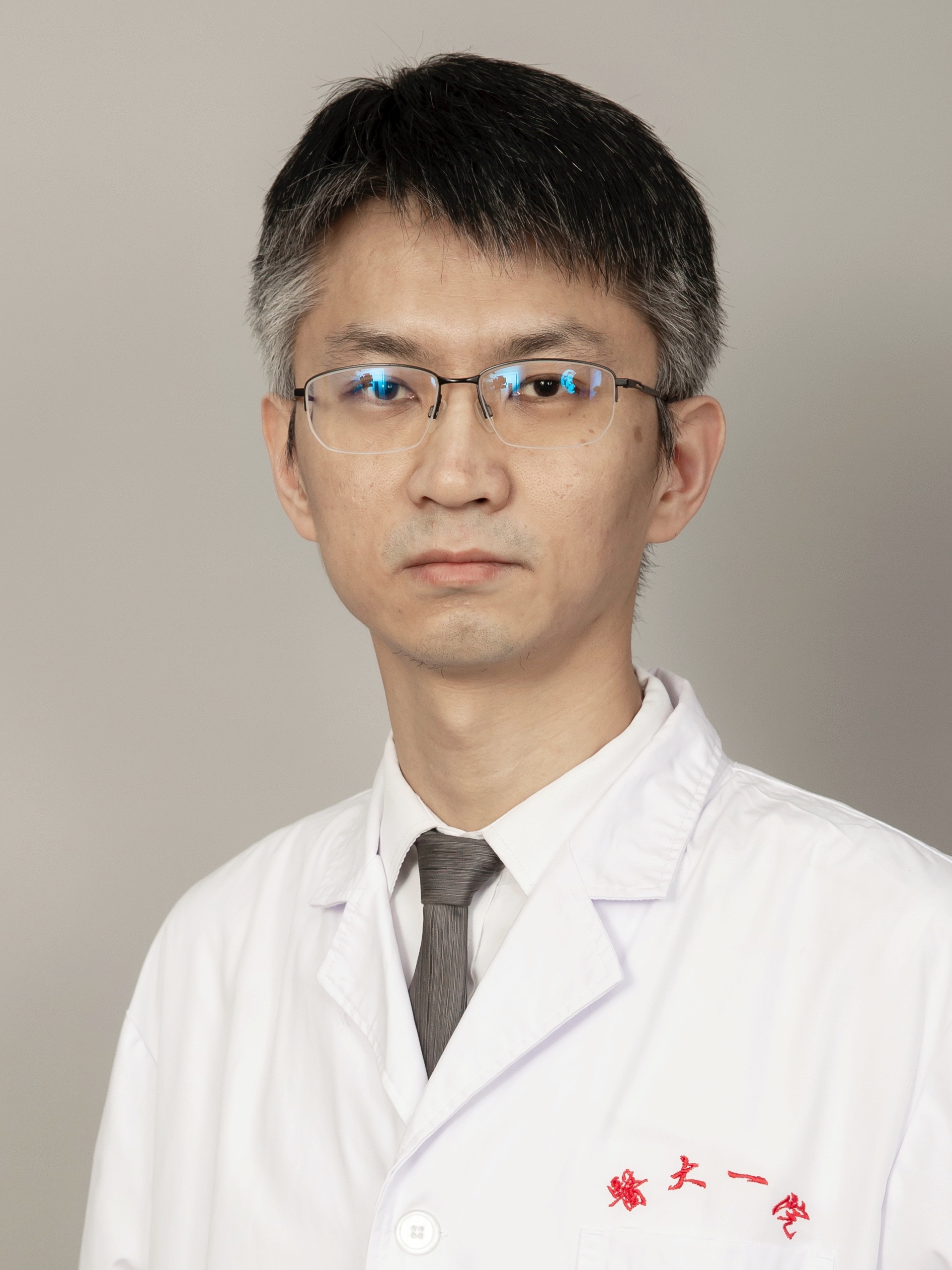 常翼医生证件照